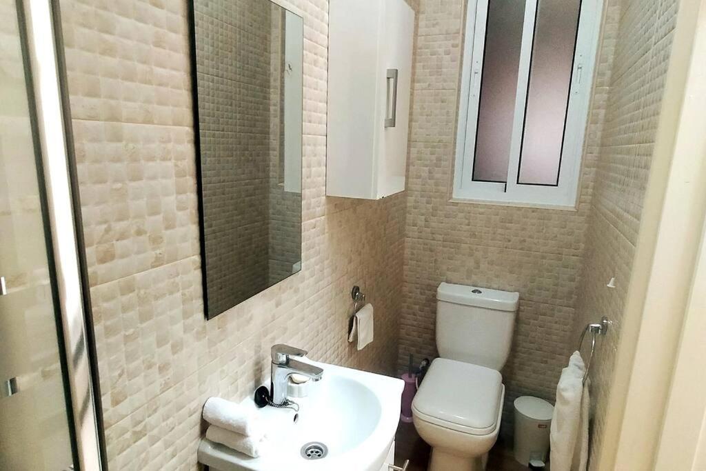 Best Location 2 Bed2 Bath W/Lift In Town! Gibraltar Exterior photo